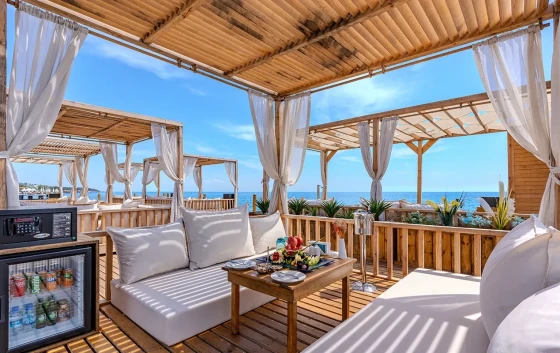 Beach & Pool