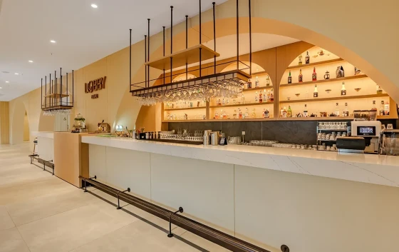 RESTAURANT & BAR