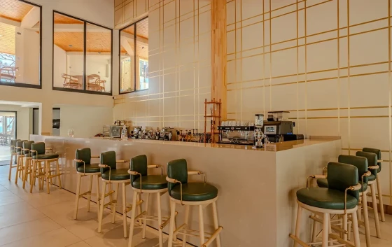 RESTAURANT & BAR